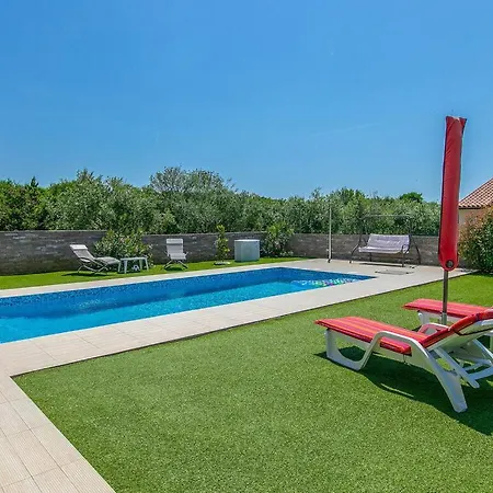 Stefanja Comfortable Villa Galižana
